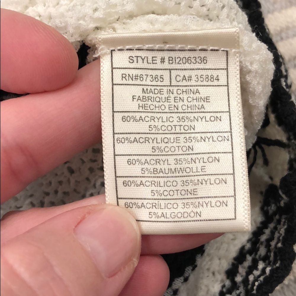 BB Dakota Black and White Off-the-Shoulder Sweater - Medium - Picture 6 of 6